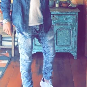 Broken Threads- acid wash, distressed skinny jeans